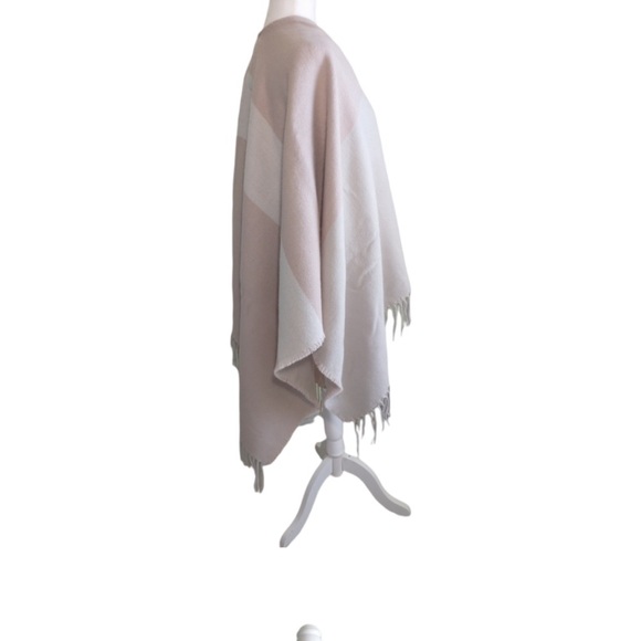 NWT! BRAND NEW COLOR BLOCK SHAWL - Picture 2 of 5